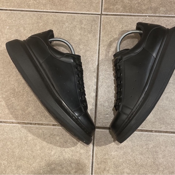 Alexander McQueens - Picture 1 of 6
